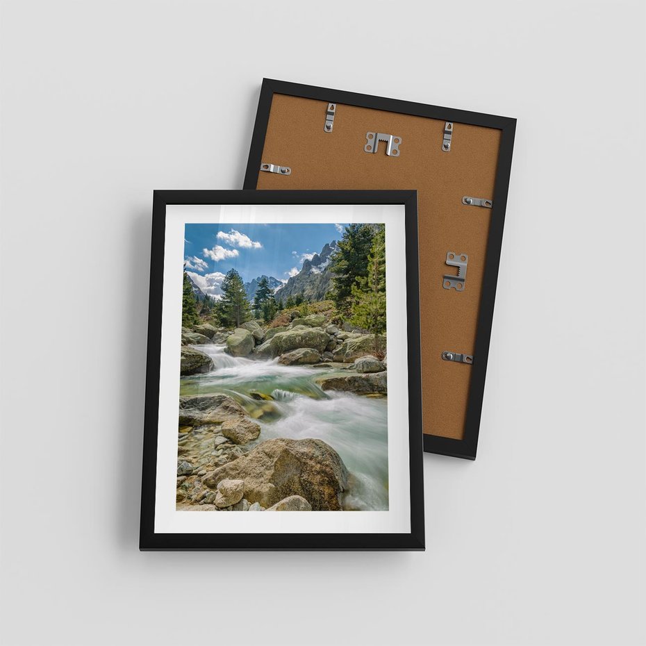 Plakat w ramie 30x40 - Górski strumyk w harmonii - strumyk, górski - rama czarna