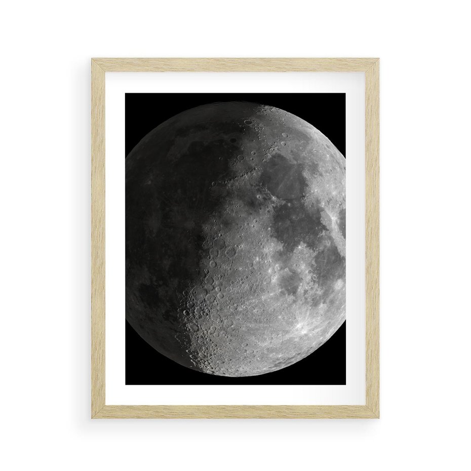 Plakat w ramie 40x50 - Kontrastowy księżyc w czerni i bieli - księżyc, czarno - rama drewno