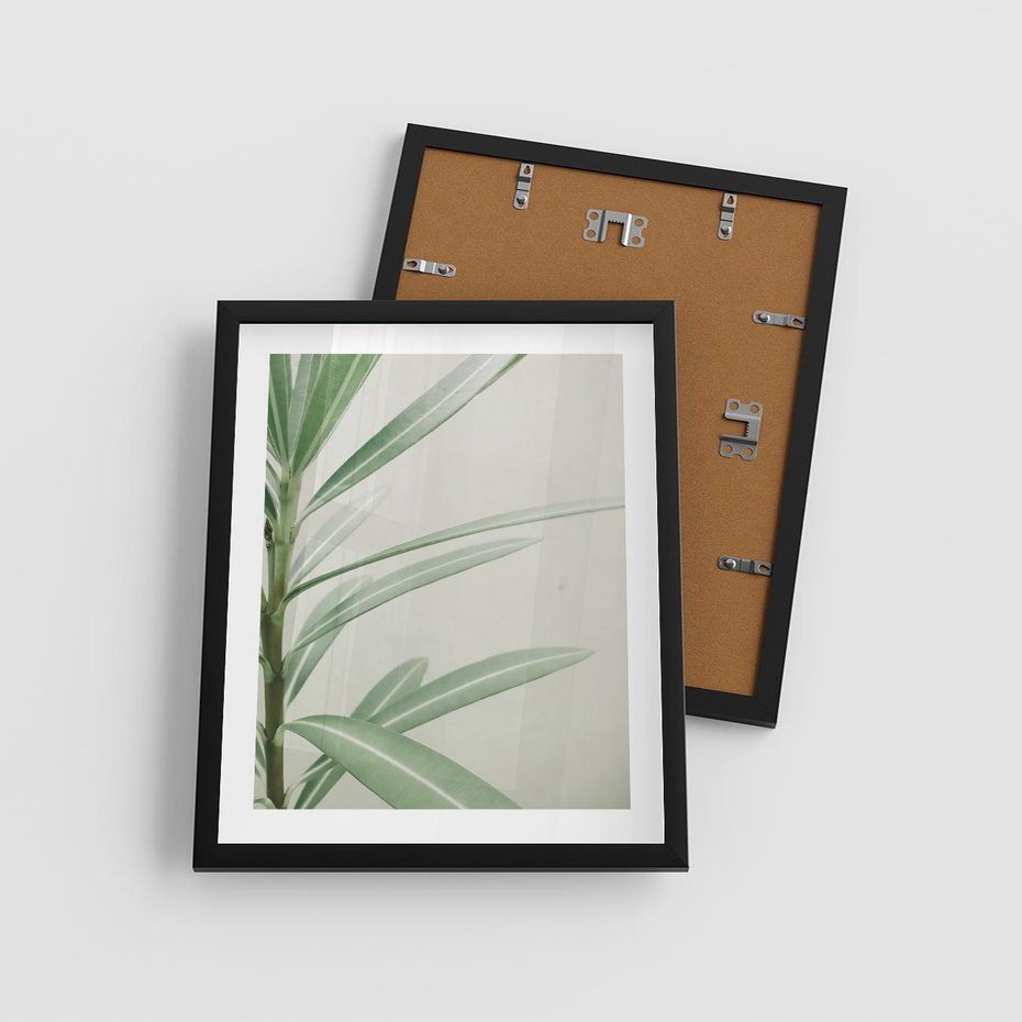 Plakat w ramie 40x50 - Minimalistyczna Tropikalna Harmonia - tropikalna roślina, zielone liście - rama czarna