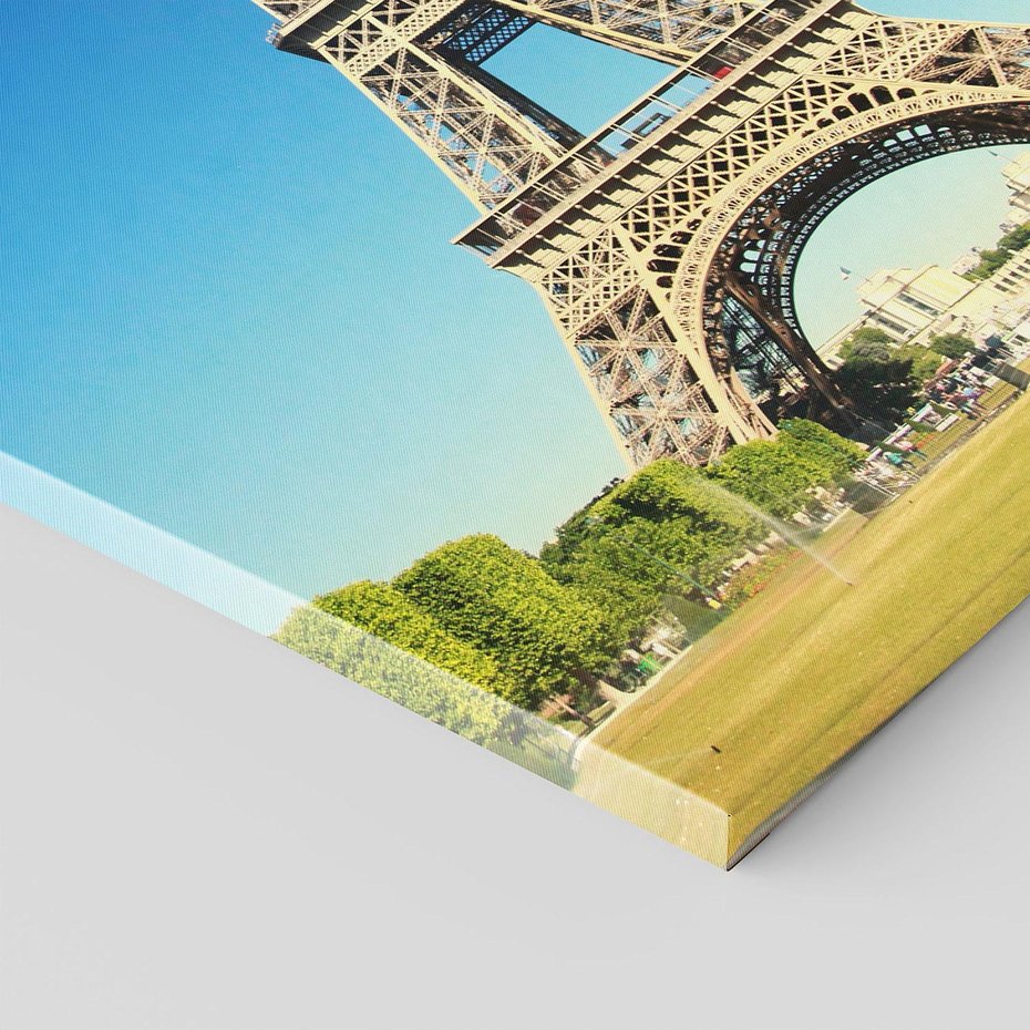 Obraz na płótnie 70x100 - Ikoniczny symbol miasta - wieża, Eiffla