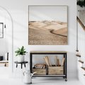 Obraz w ramie 50x50 - Refleksyjny taniec myśli - pustynny krajobraz, odcienie sepii - rama drewno