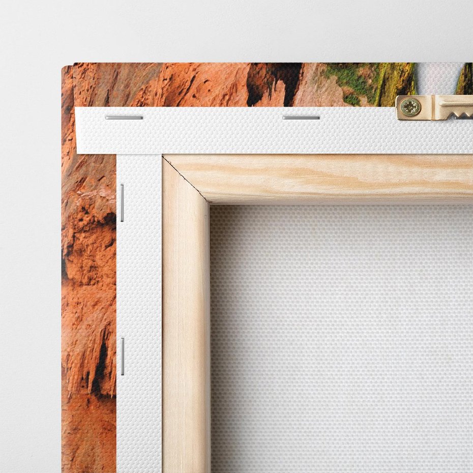 Obraz na płótnie 60x60 - Wodospad wśród majestatycznych gór - wodospad, górski