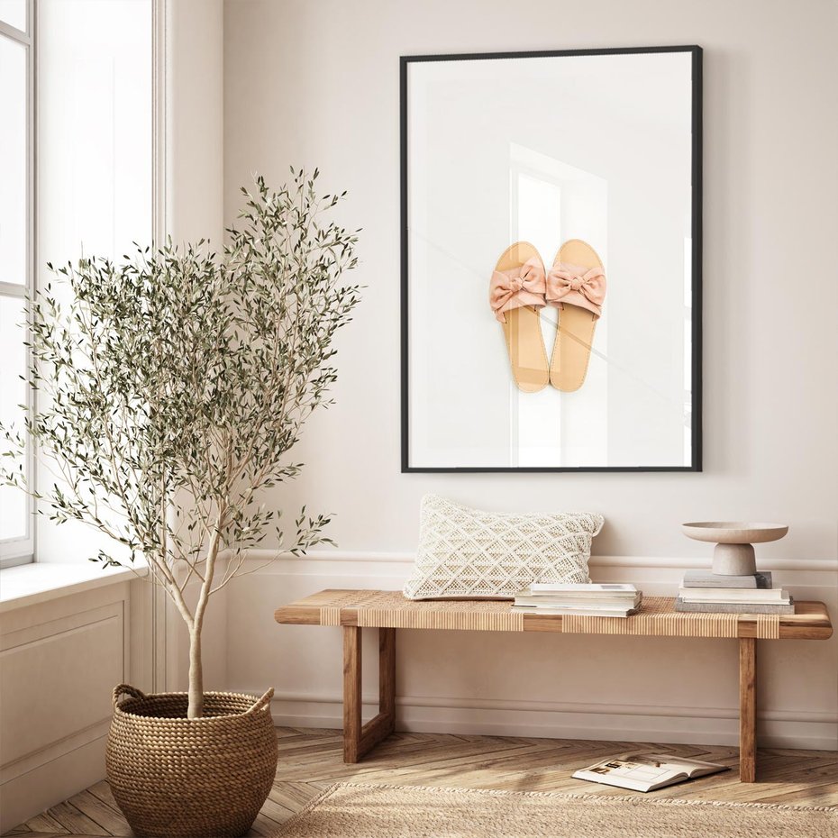 Plakat w ramie 30x40 - Minimalistyczna Moda: Klapki na Białym Tle - klapki, minimalizm - rama czarna