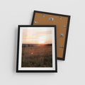 Plakat w ramie 40x50 - Łąka we Wschodzącym Słońcu: Magia Poranka - łąka, krajobraz - rama czarna