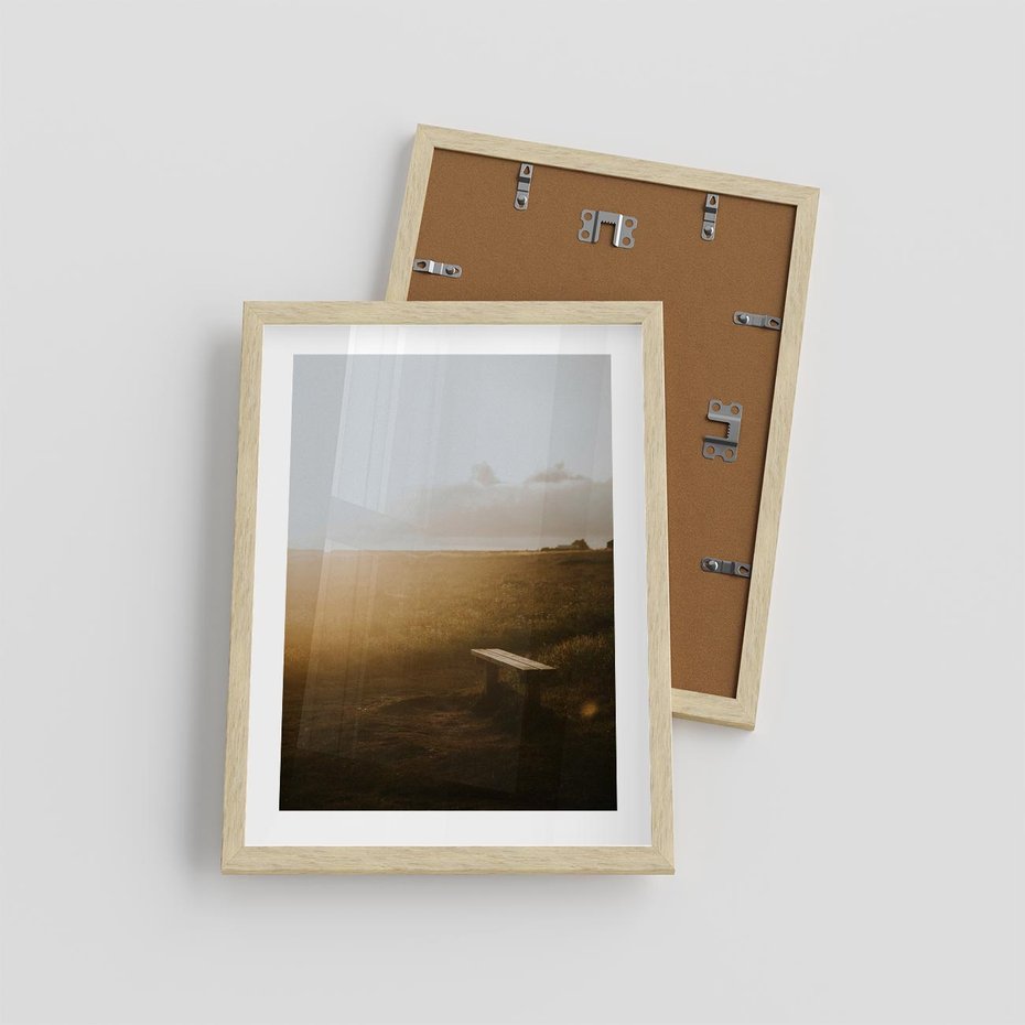 Plakat w ramie 30x40 - Mglisty zachód słońca na ławeczce - mgła, zachód - rama drewno