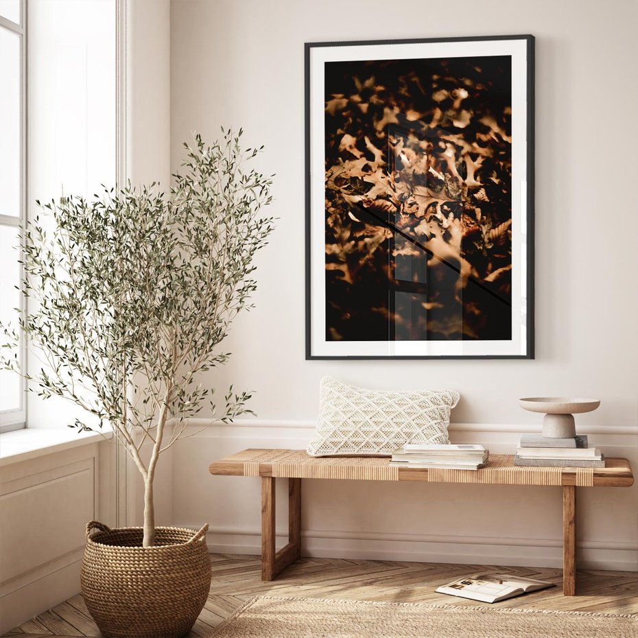 Plakat w ramie 40x50 - Jesienne Liście: Nostalgiczna Kolorystyka - suche liście, jesień - rama czarna
