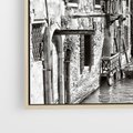 Obraz w ramie 70x50 - Weneckie Kanały - czarno białe zdjęcie, wenecja - rama drewno