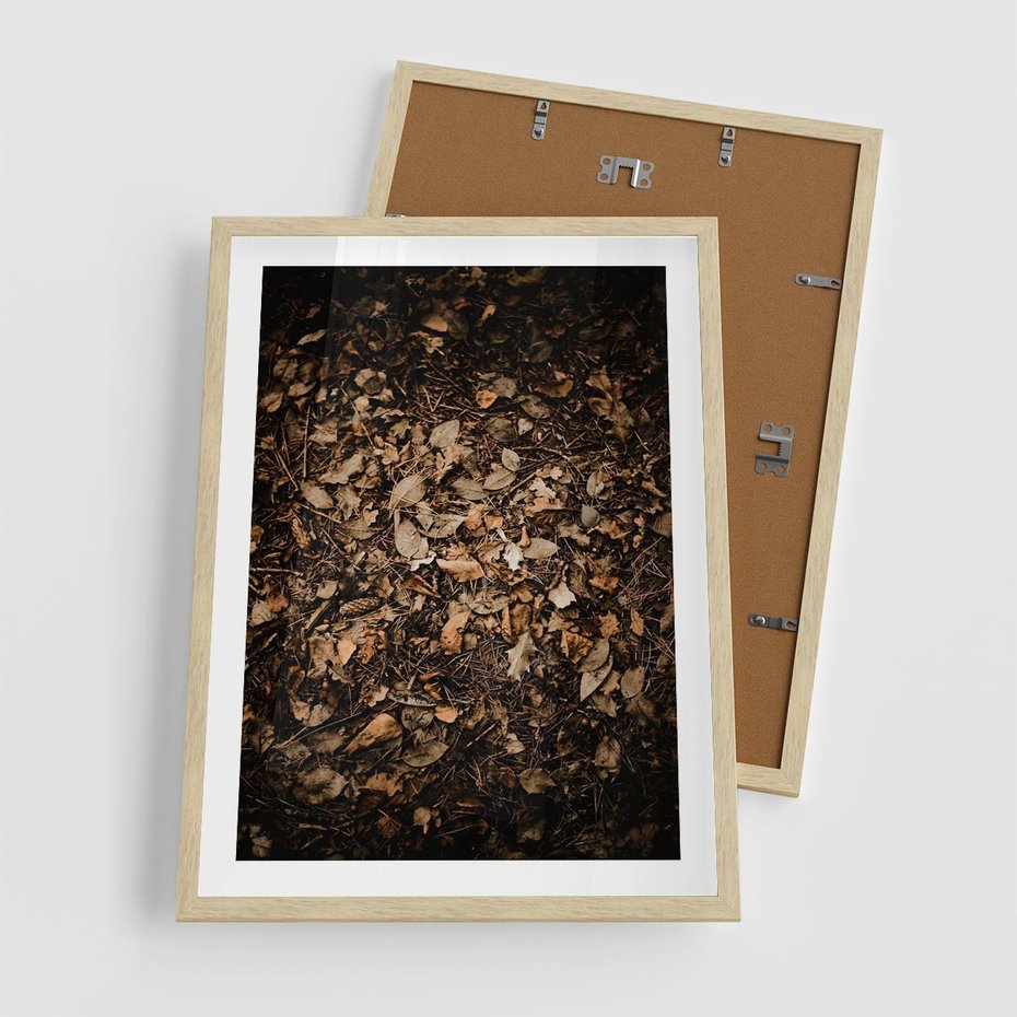 Plakat w ramie 50x70 - Brązowe Liście w Scenerii - suche liście jesień brąz - rama drewno
