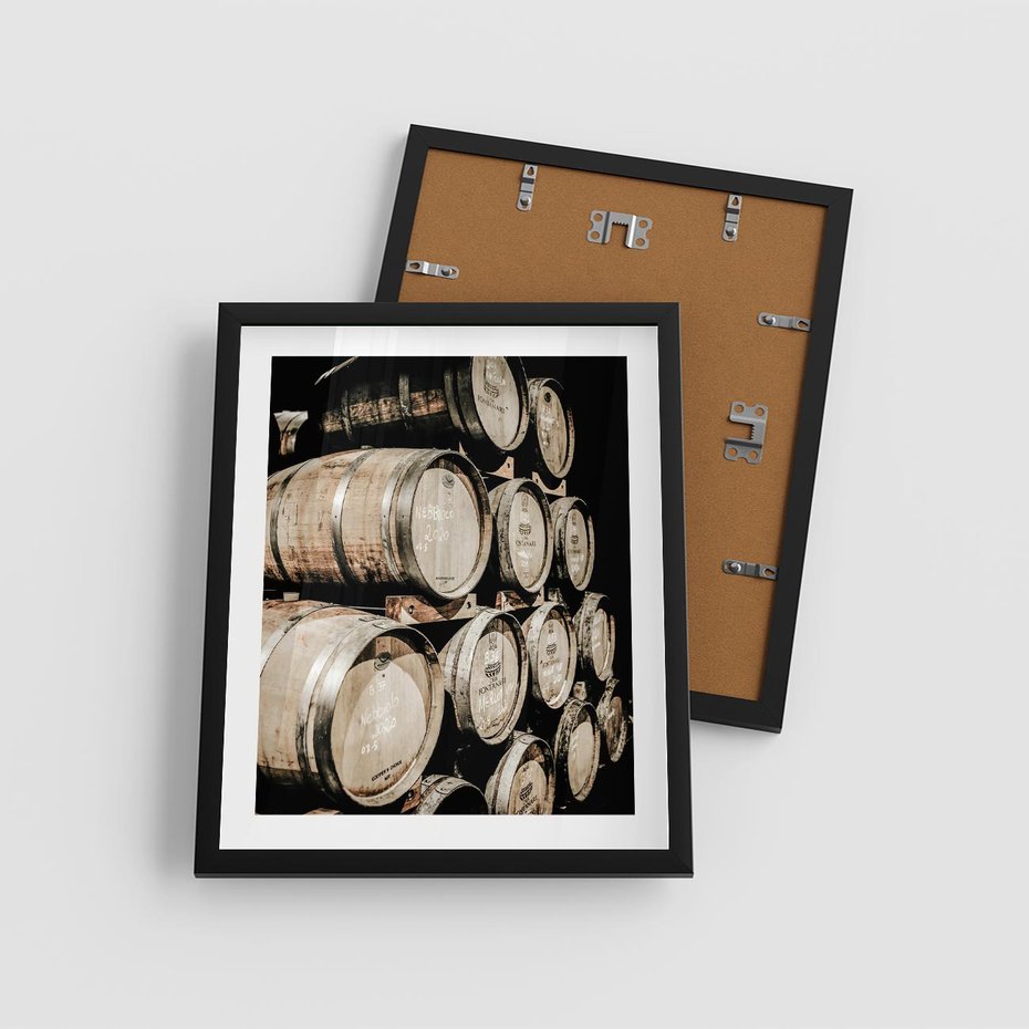 Plakat w ramie 40x50 - Tradycyjne Beczki - beczki, rustykalna fotografia - rama czarna