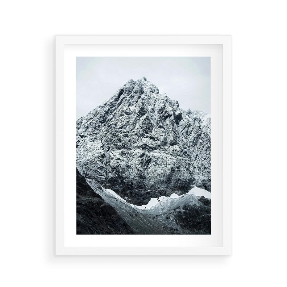 Plakat w ramie 40x50 - Surowość Gór - śnieg, zima w górach - rama biała