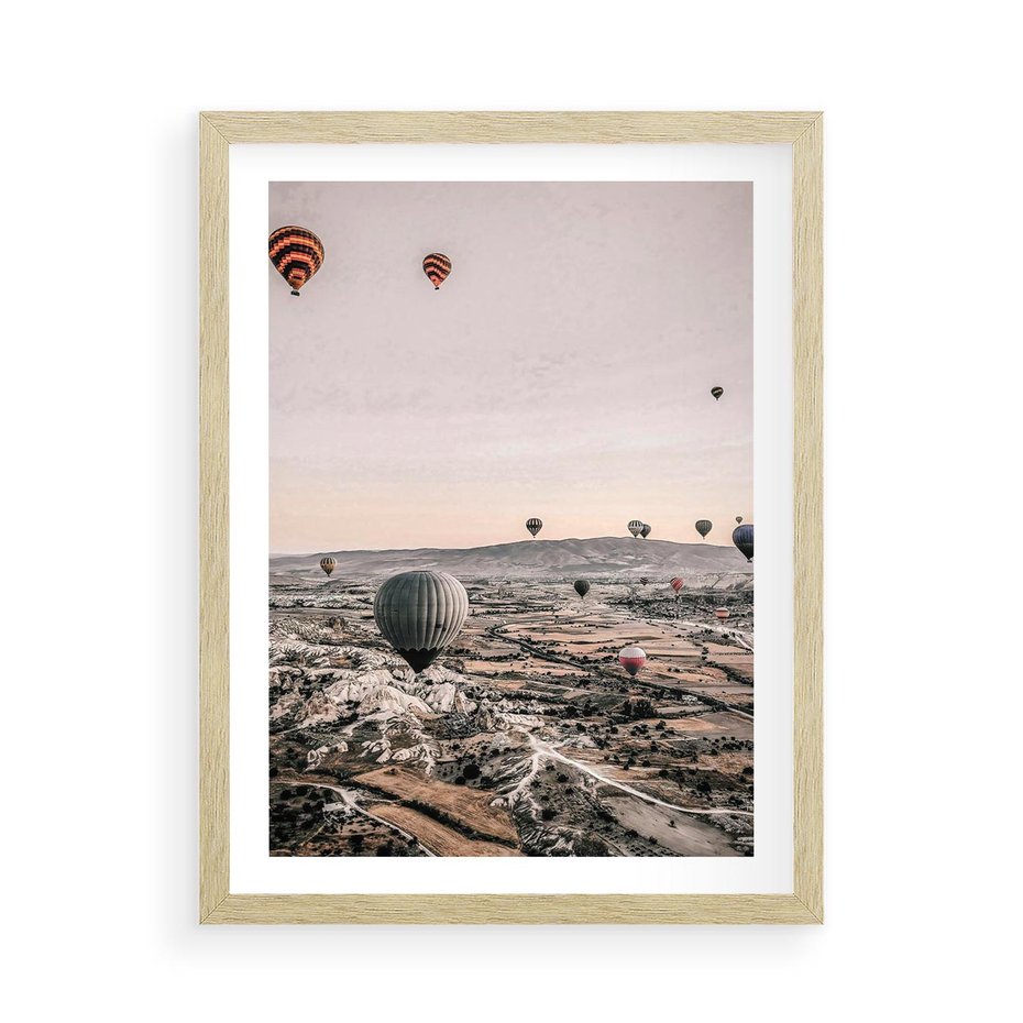 Plakat w ramie 50x70 - Wolność w Powietrzu - balony latające nas pustynnym krajbrazem, balony do latania - rama drewno