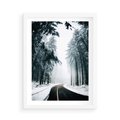 Plakat w ramie 50x70 - Droga przez Zimowy Las - drzewa, śnieg - rama biała