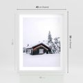 Plakat w ramie 40x50 - Zimowy Azyl: Domek w Górach - domek w górach, śnieg - rama biała
