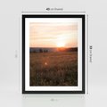 Plakat w ramie 40x50 - Łąka we Wschodzącym Słońcu: Magia Poranka - łąka, krajobraz - rama czarna