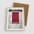 Plakat w ramie 50x70 - Okno z Czerwonymi Okiennicami - stare okno, kamienica - rama drewno