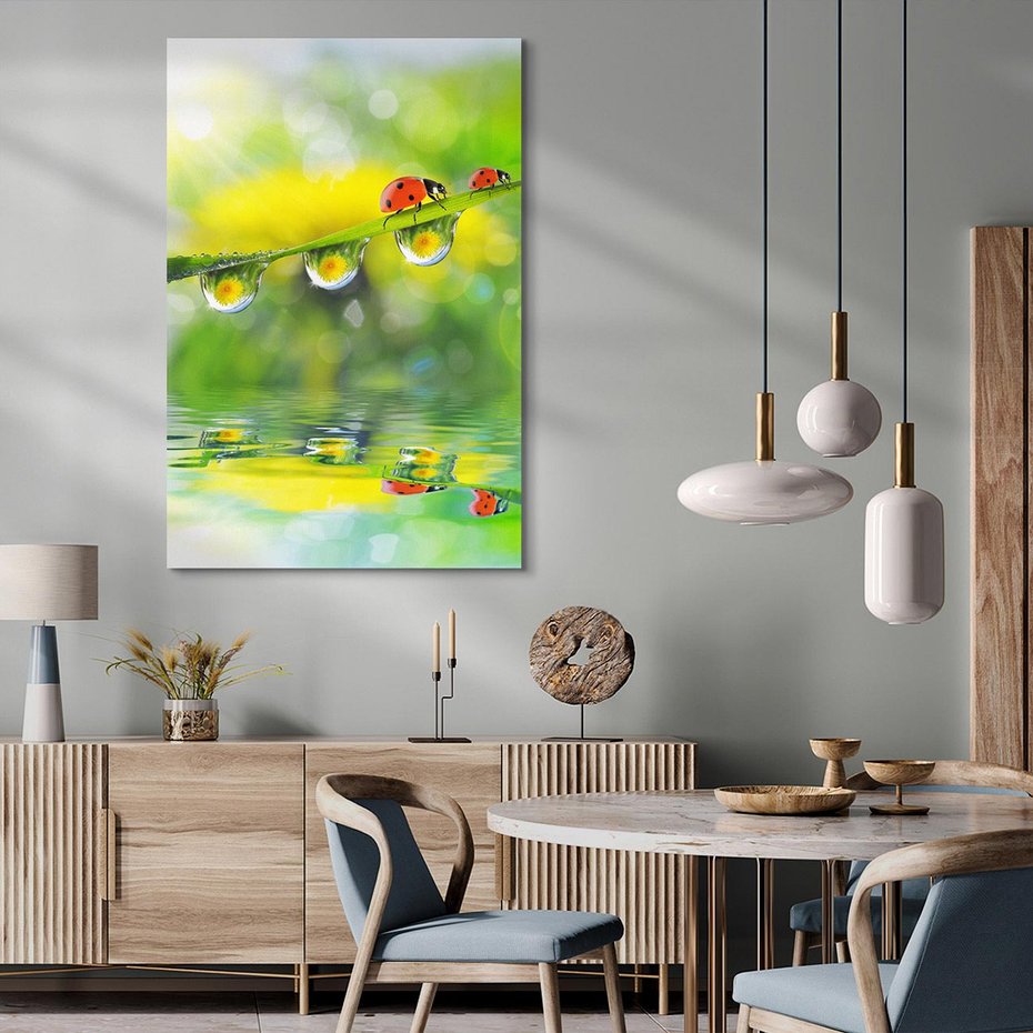 Obraz na płótnie 80x120 - Deszczowa Biedronka - biedronka, deszcz