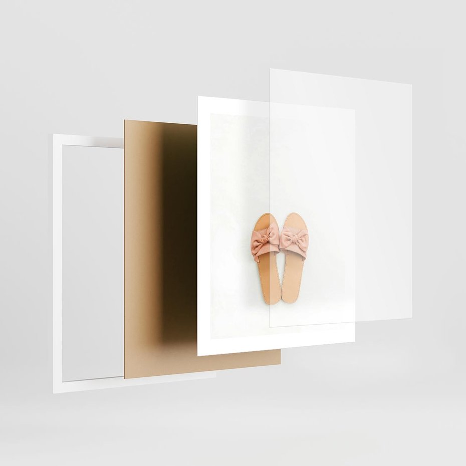 Plakat w ramie 40x50 - Minimalistyczna Moda: Klapki na Białym Tle - klapki, minimalizm - rama biała