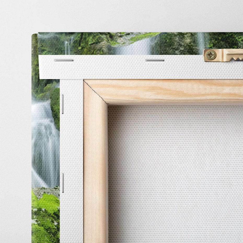 Obraz na płótnie 50x50 - Spokojny wodospad w lesie nad rzeką - wodospad, las