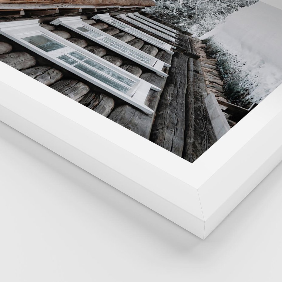 Plakat w ramie 40x50 - Cicha Zima - zima, domek w górach - rama biała