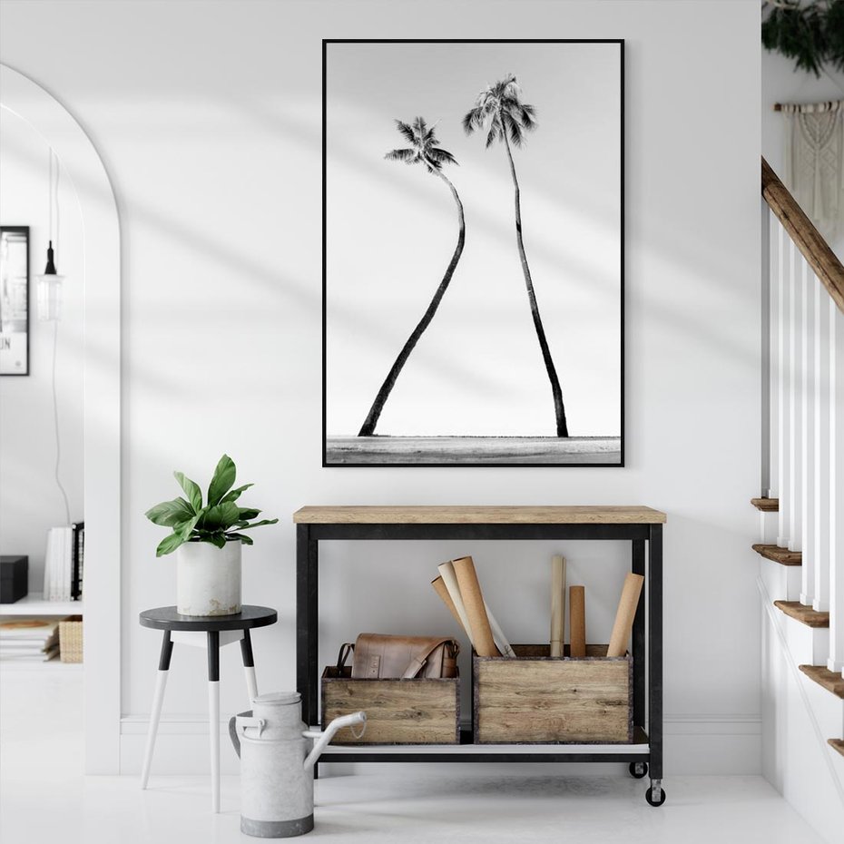 Obraz w ramie 70x100 - Samotne Palmy - czarno biała fotografia, dwie samotne palmy - rama czarna
