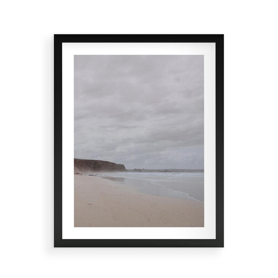 Plakat w ramie 40x50 - Mglista plaża - plaża, mgła - rama czarna