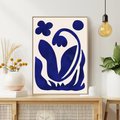 Obraz w ramie 70x100 - Bezgraniczne Echa Serca - abstrakcyjny obraz plakat, dziwne niebieskie kształty przypominają kwiat - rama drewno