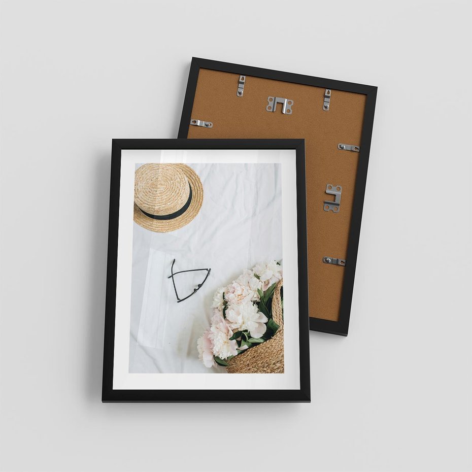 Plakat w ramie 30x40 - Urok Kobiecej Fotografii - kompozycja kobieca, fotografia - rama czarna