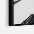 Obraz w ramie 50x50 - Nowoczesna Dynamika - perspektywa, wieżowce - rama czarna