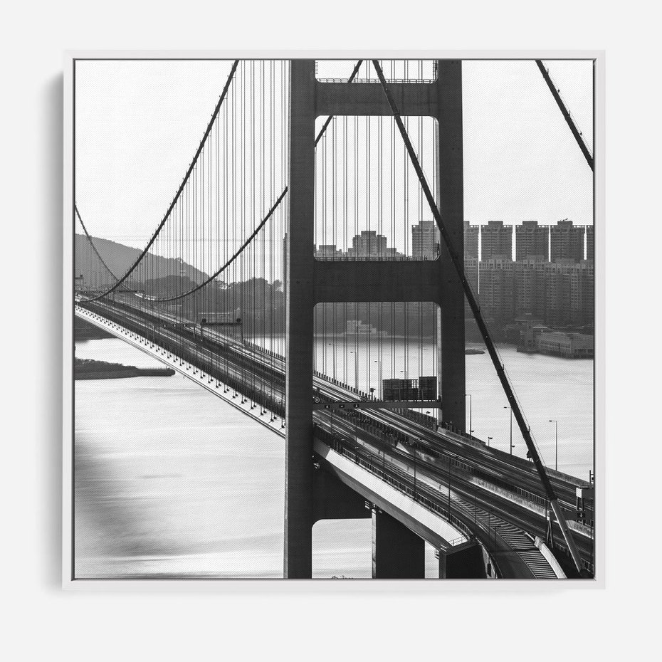 Obraz w ramie 50x50 - Ikona Miasta - most Nowy Jork, czarno biała fotografia - rama biała