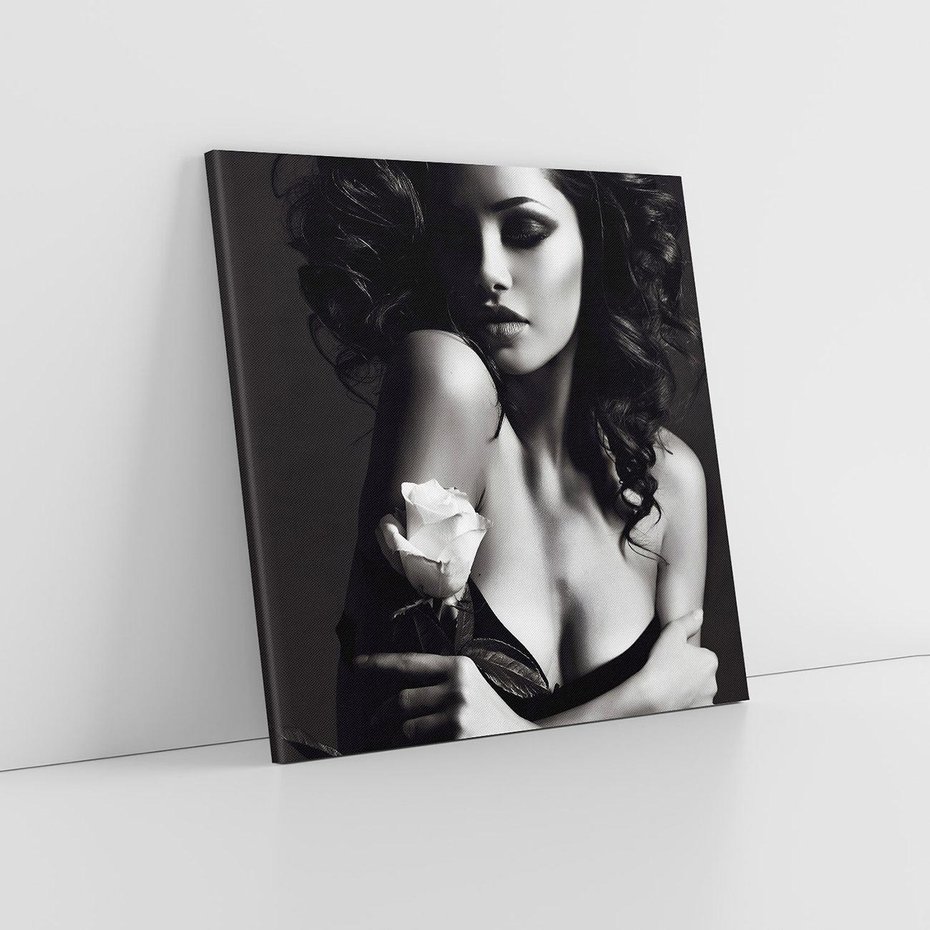 Obraz na płótnie 60x60 - Piękno kobiecego aktu uchwycone - kobieta, akt