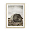 Plakat w ramie 50x70 - Siano w Sepii: Wiejska Tradycja - snopek siana, bela siana - rama drewno