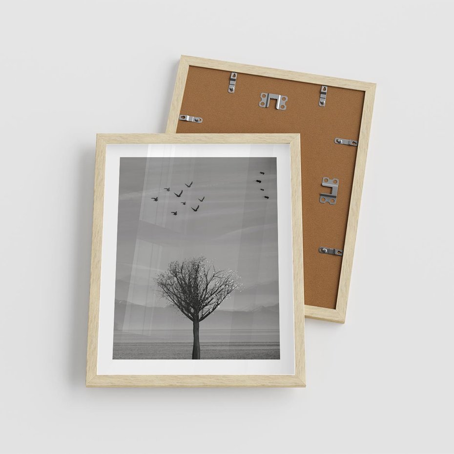 Plakat w ramie 40x50 - Samotne Drzewo - samotne drzewo w polu, czarno białe zdjęcie - rama drewno