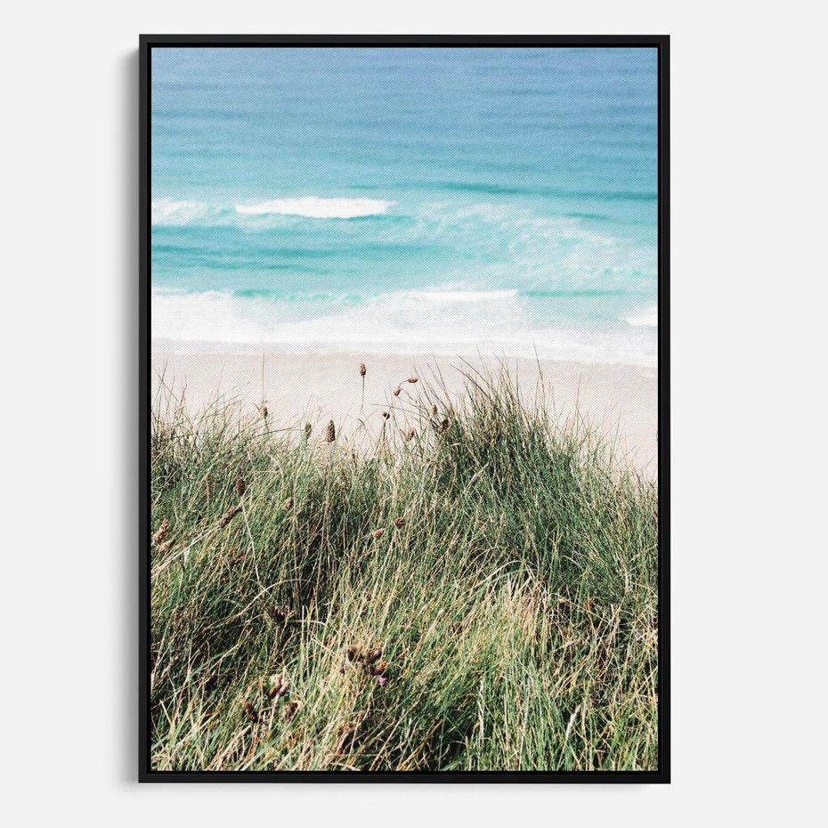 Obraz w ramie 70x100 - Harmonia Natury - widok z wydm, wydmy porośnięte trawami - rama czarna