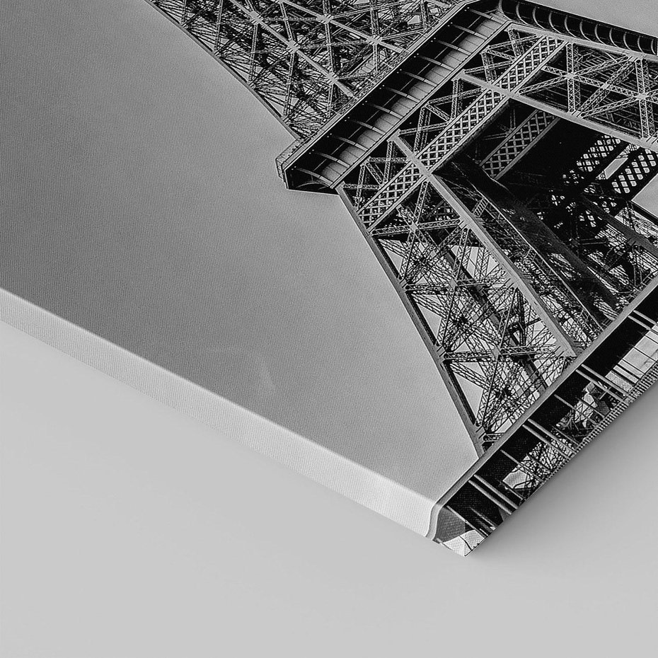 Obraz na płótnie 100x70 - Zabawa w Paryżu - czarno białe zdjecie, wieża eiffla