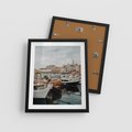 Plakat w ramie 40x50 - Malowniczy Krajobraz Morski - morze, łódki - rama czarna