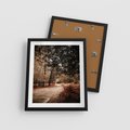 Plakat w ramie 40x50 - Magia Jesieni: Pejzaż Parku w Odcieniach Żółci - jesień, park - rama czarna