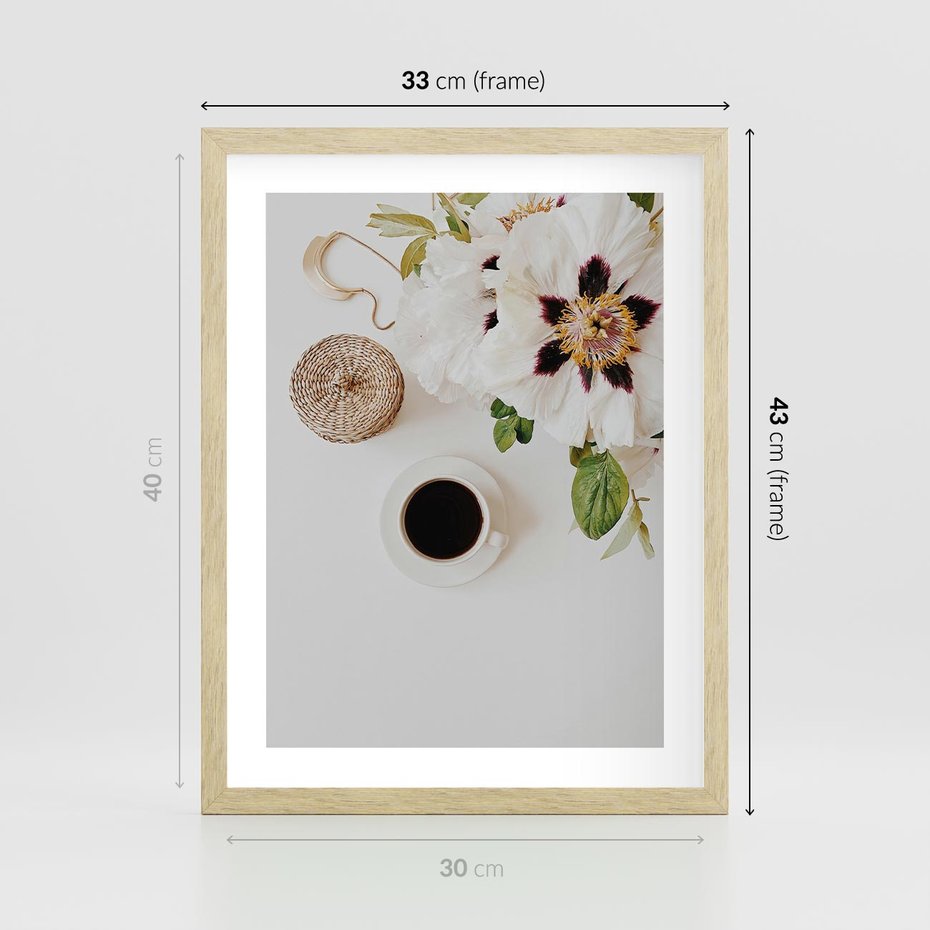 Plakat w ramie 30x40 - Bukiet Kwiatów i Kawa na Stole - fotografia, na stole bukiet - rama drewno