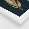 Plakat w ramie 30x40 - Mroczne Złoto - nowoczesna grafika, złoty liść na czarnym tle - rama biała