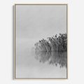 Obraz w ramie 80x120 - Mglisty Brzeg Jeziora - czarno białe zdjęcie, zamglone jezioro - rama drewno