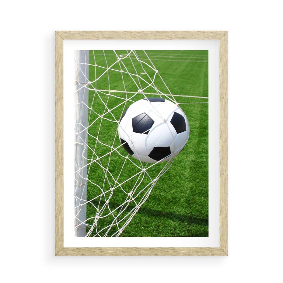 Plakat w ramie 50x70 - Namiętność Piłki i Gola - piłka nożna, gol - rama drewno