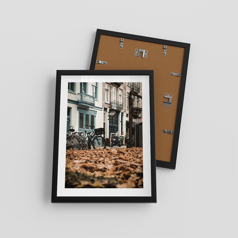 Plakat w ramie 30x40 - Rowery w Mieście pełnym Liści - rower, miasto - rama czarna