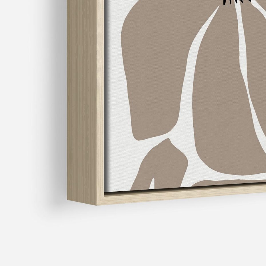 Obraz w ramie 80x80 - Złudne Zmysły - abstrakcyjny kwiat, beże i brązy - rama drewno