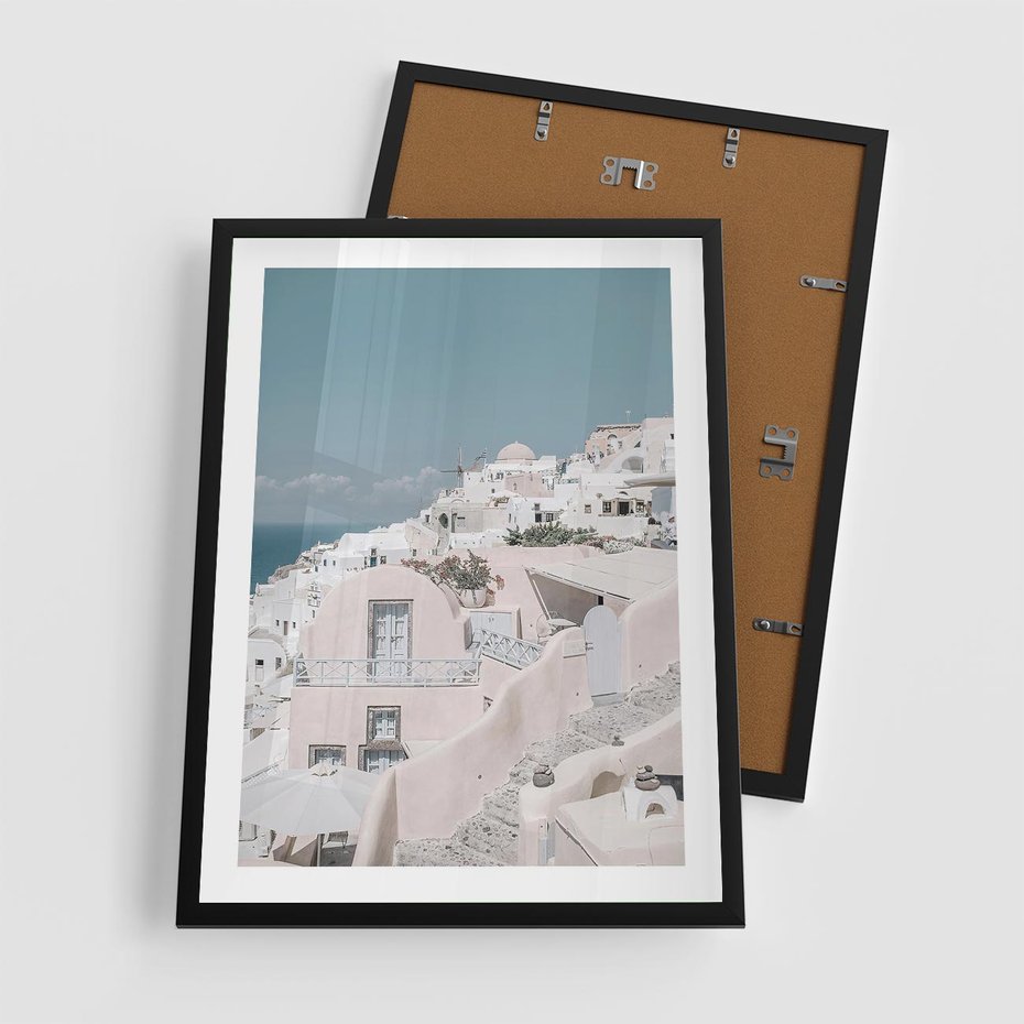 Plakat w ramie 50x70 - Śródziemnomorski Urok - zdjęcie Santorini, białe budynki - rama czarna