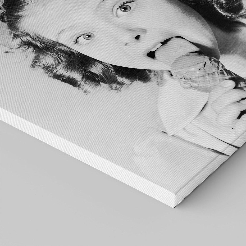 Obraz na płótnie 30x30 - Pyszny Deser - retro zdjęcie, czarno białe