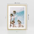 Plakat w ramie 30x40 - Tropikalna Sielskość: Palmy i Błękitne Niebo - palmy na tle błękitnego nieba - rama drewno
