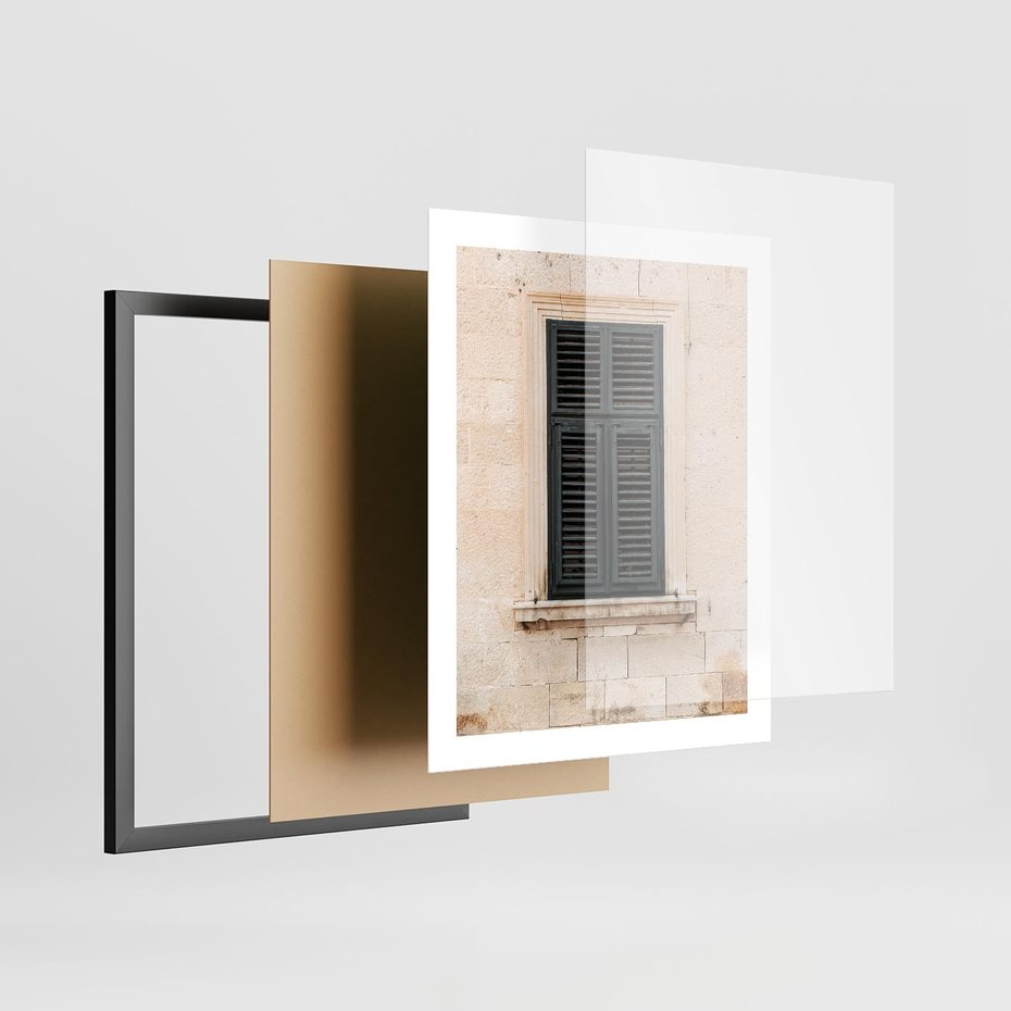 Plakat w ramie 40x50 - Urok Starego Okna z Zielonymi Okiennicami - stare okno, kamienica - rama czarna