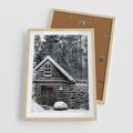 Plakat w ramie 50x70 - Zaklęta Zima - domek w lesie, śnieg - rama drewno