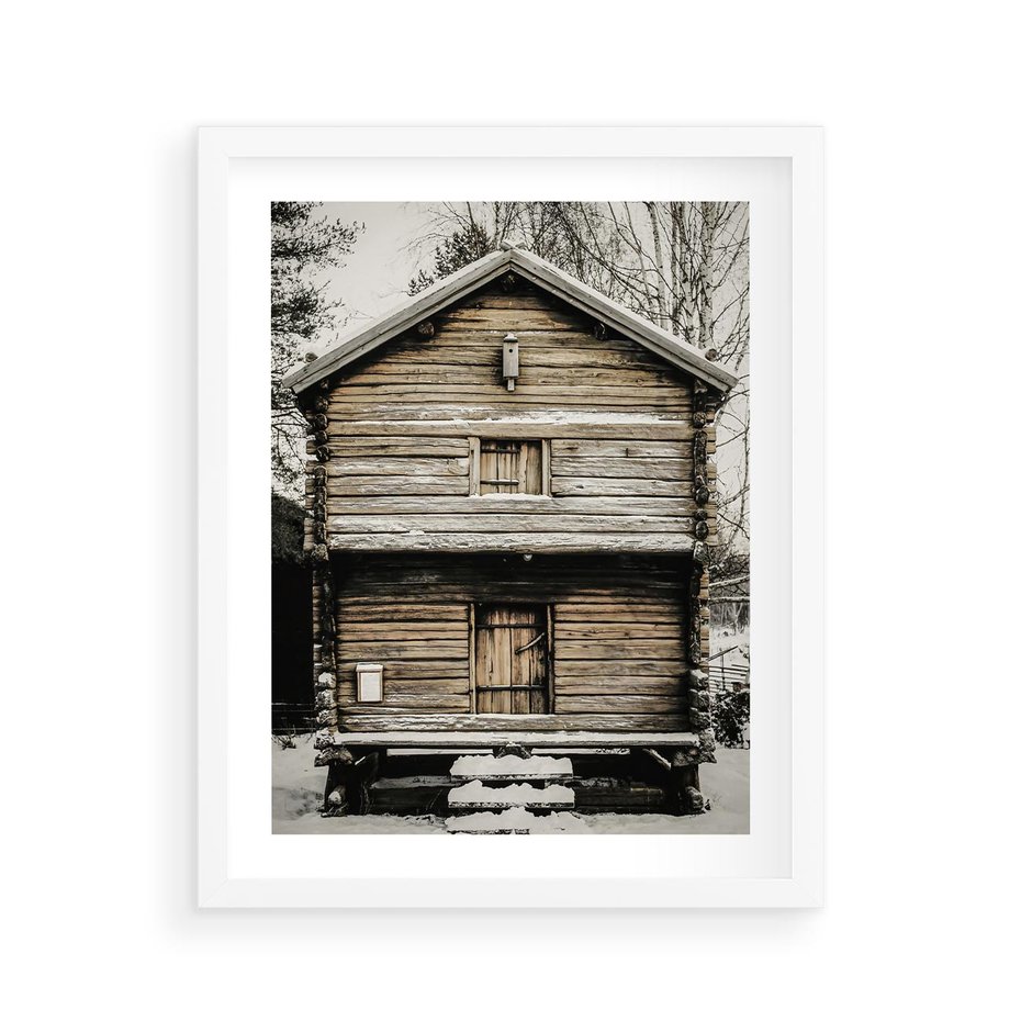 Plakat w ramie 40x50 - Stary Drewniany Dom w Śniegu - stary drewniany dom, zima - rama biała