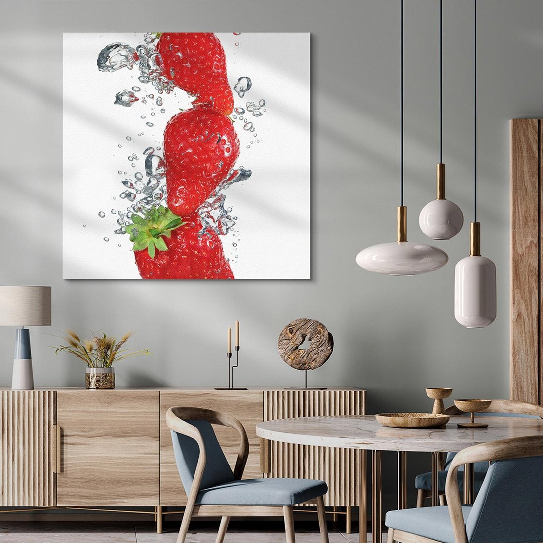 Obraz na płótnie 70x70 - Aromatyczne truskawki w pełnym rozkwicie - truskawki, owoce