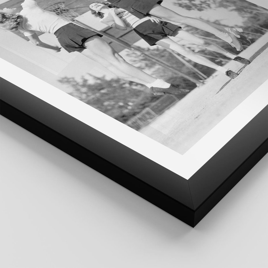 Plakat w ramie 40x50 - Sport to Zdrowie - retro zdjęcie, czarno białe - rama czarna